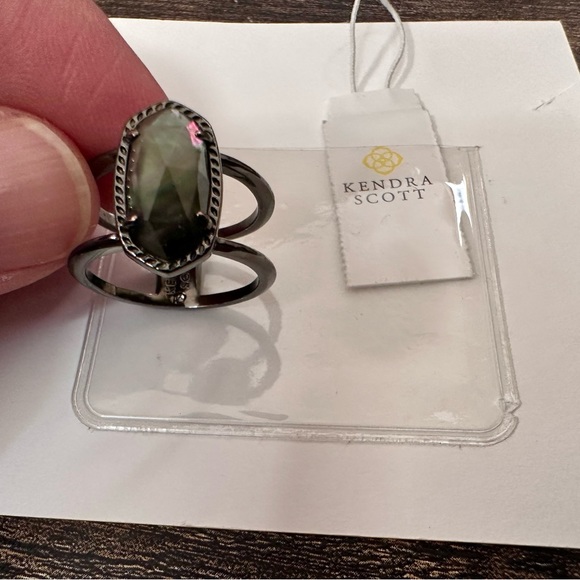 Kendra Scott Elyse Double Band Ring in Gunmetal with Black Mother of Pearl sz7-8 - Picture 15 of 16